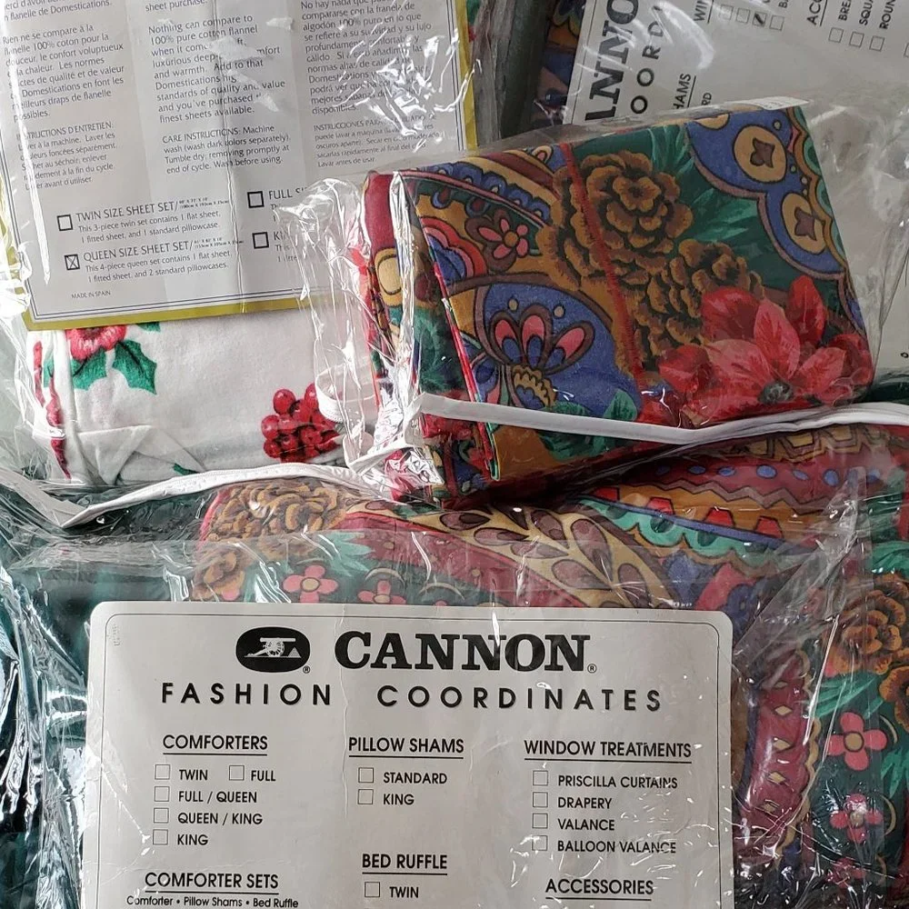 Vintage 4 Piece Flannel Santa And Poinsettia Christmas Sheets